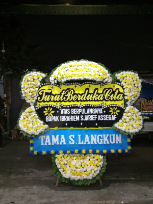 Papan Bunga Duka di Obi