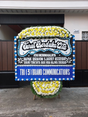 Papan Bunga Duka di Obi